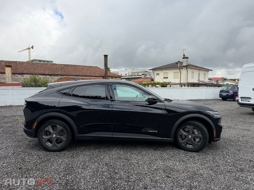 Ford Mustang Mach-E Standard