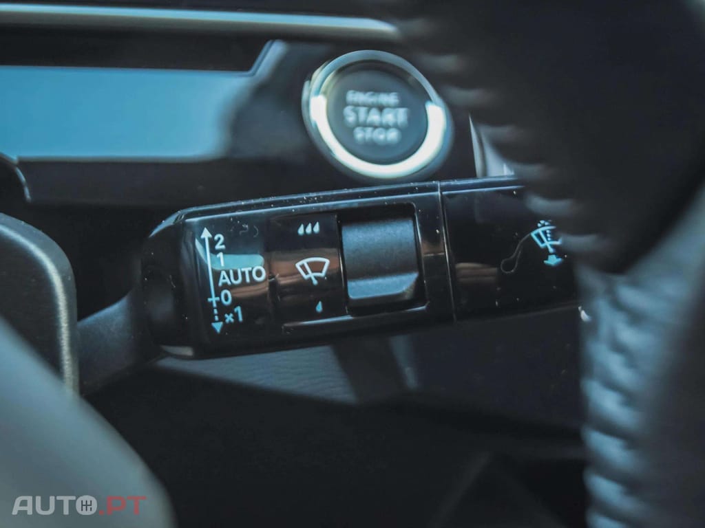 Peugeot 3008 1.2 Hybrid Allure e-DCS6