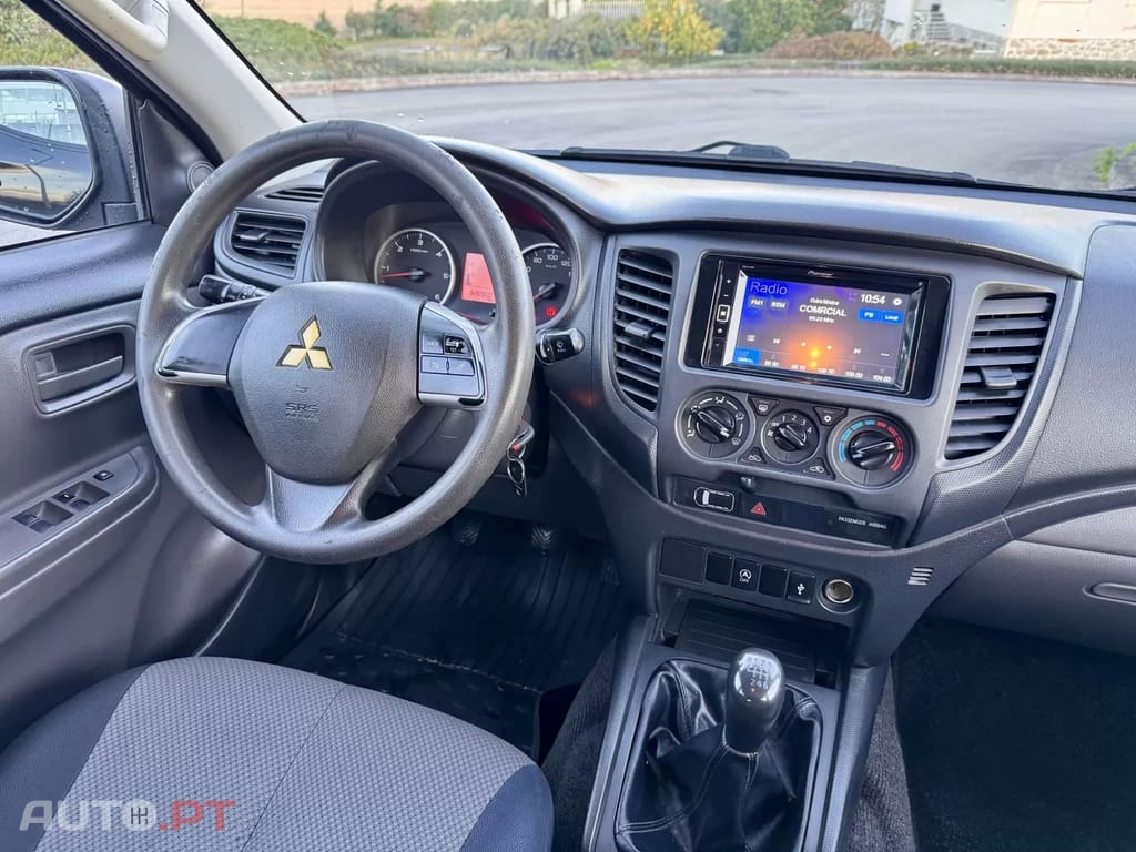 Mitsubishi L200  2.4 DI-D CD Invite 2WD