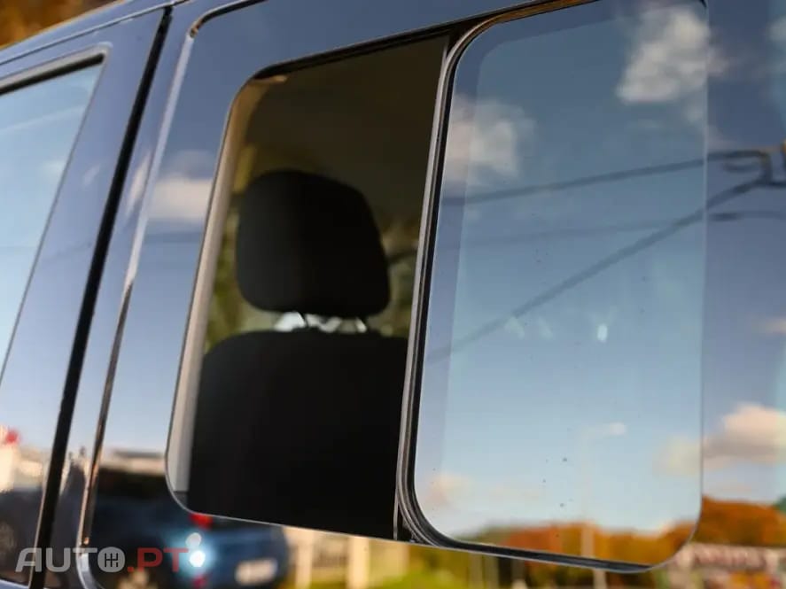 Volkswagen Caravelle 2.0 TDi CD Longa Extra AC