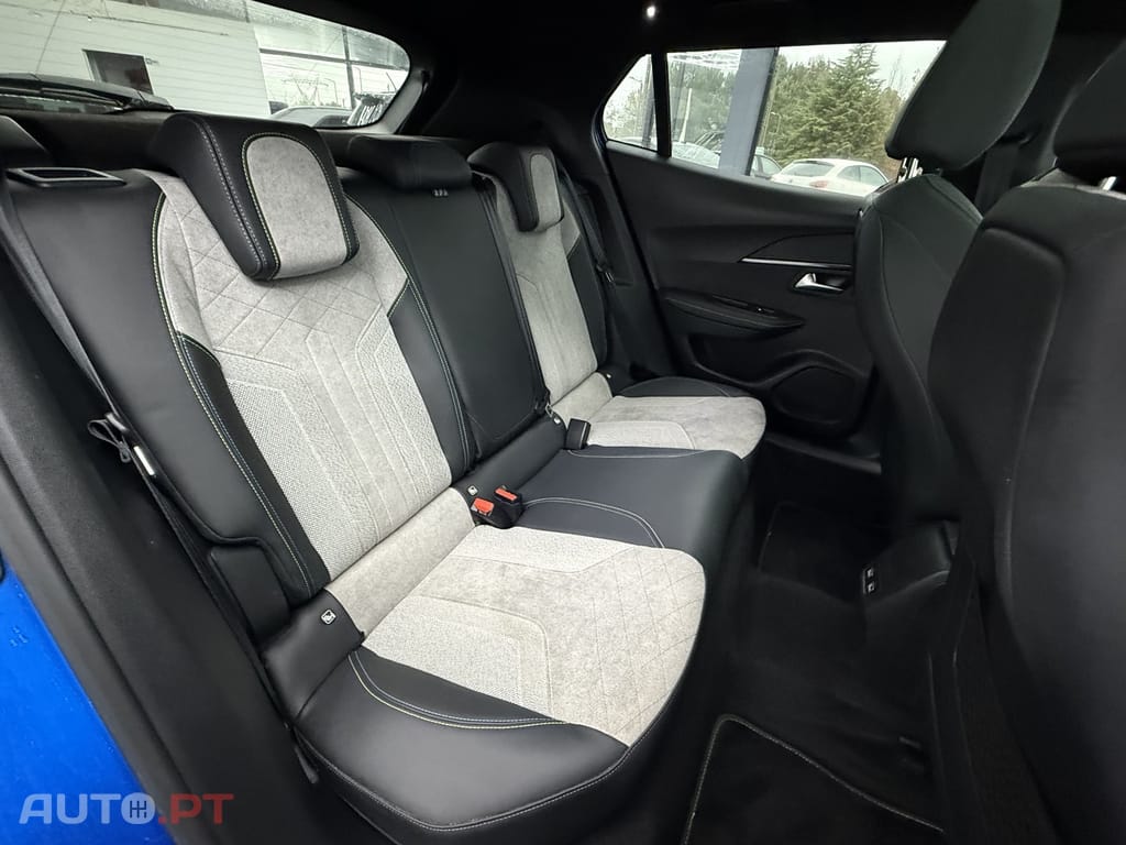 Peugeot E-2008 50 kWh GT