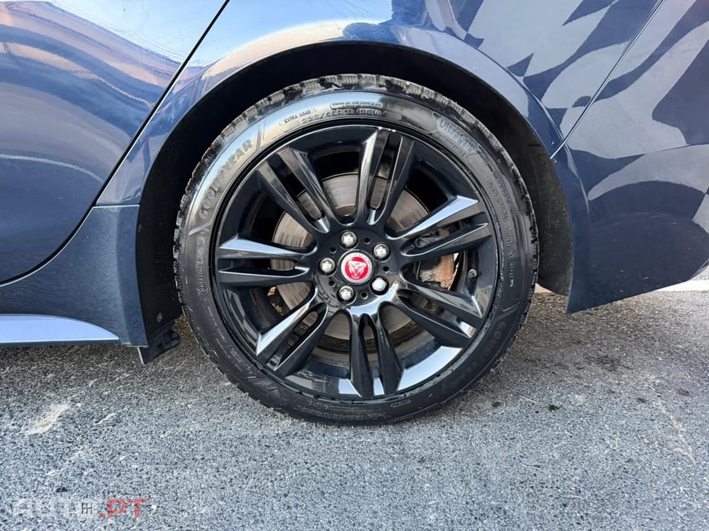 Jaguar XE 2.0 D R-Dynamic S