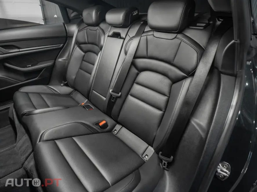 Porsche Taycan 4