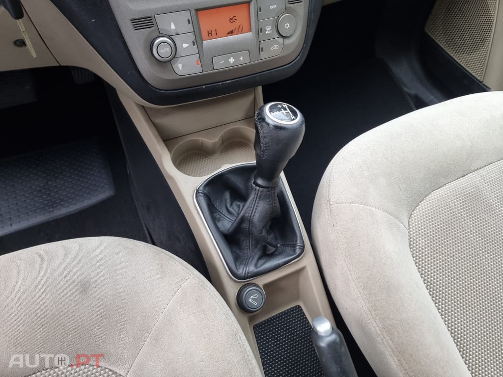 Fiat Linea 1.3 M-Jet Emotion Dualogic