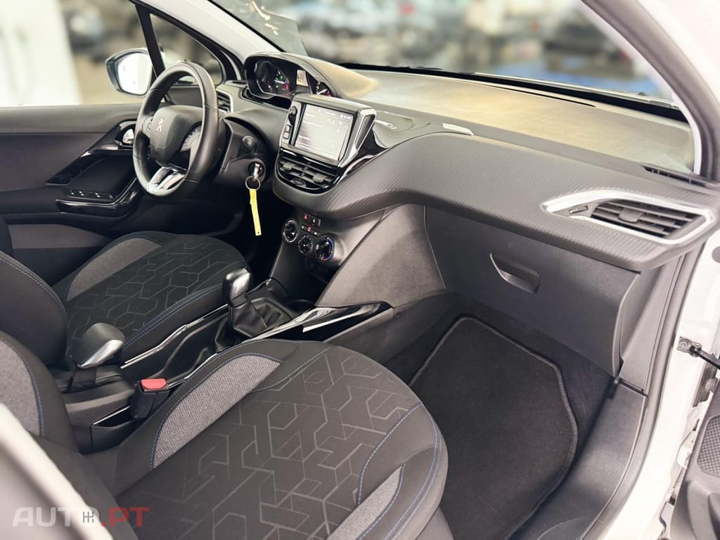 Peugeot 2008 1.2 PureTech Signature