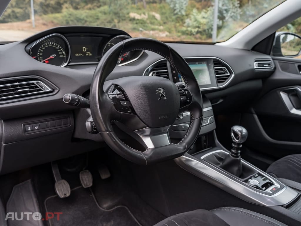 Peugeot 308 1.2 PureTech Allure J17