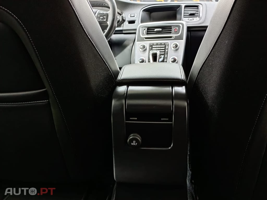 Volvo V60 2.0 D2 R-Design Momentum