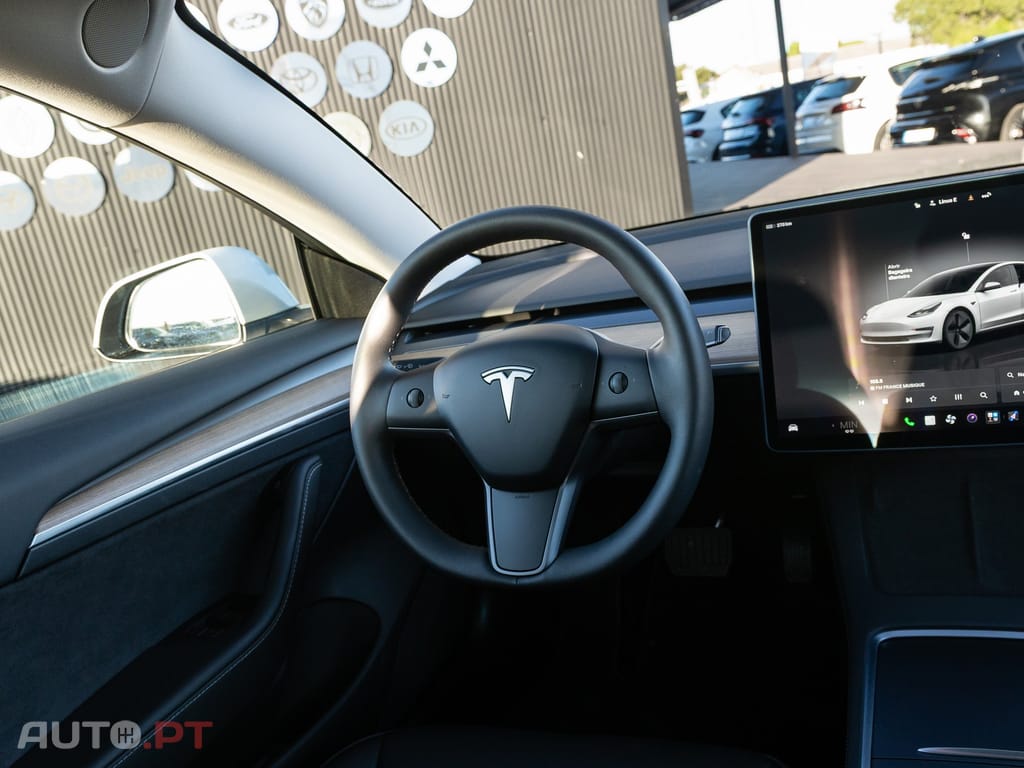 Tesla Model 3 RWD