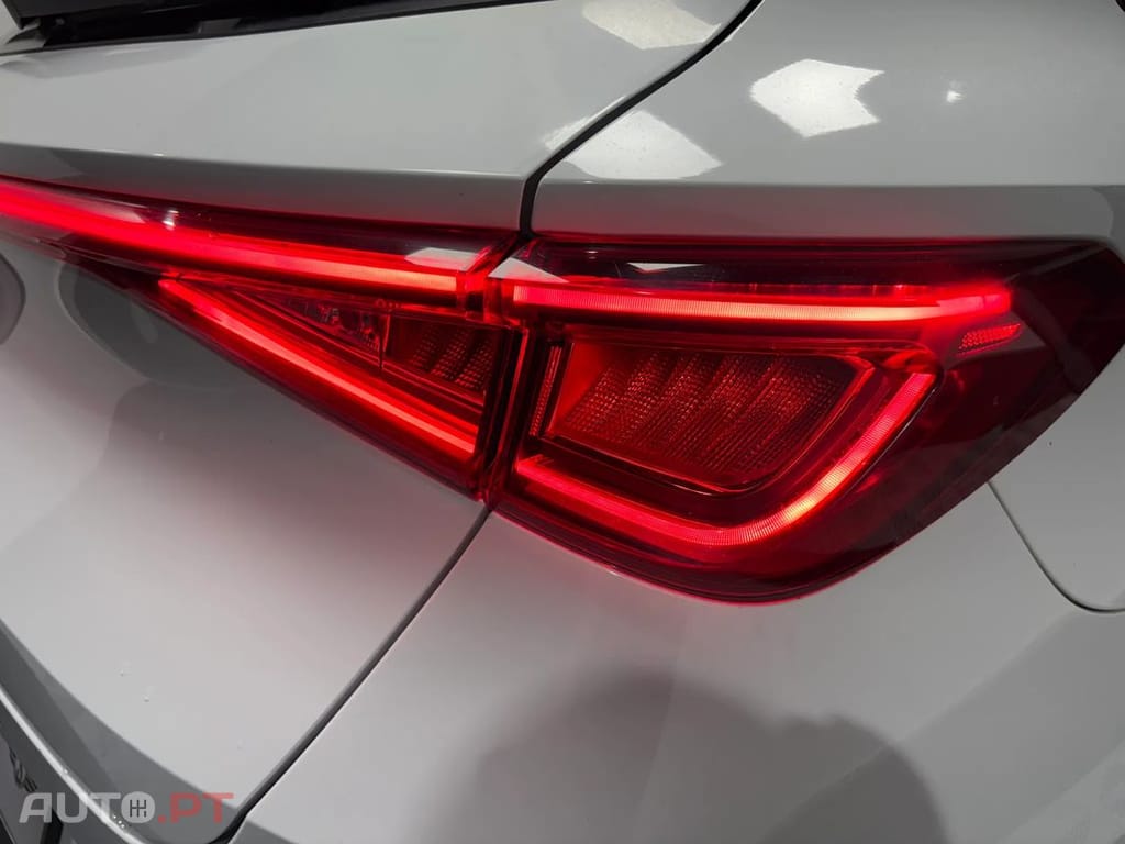 Cupra Leon 1.4 e-Hybrid MID DSG