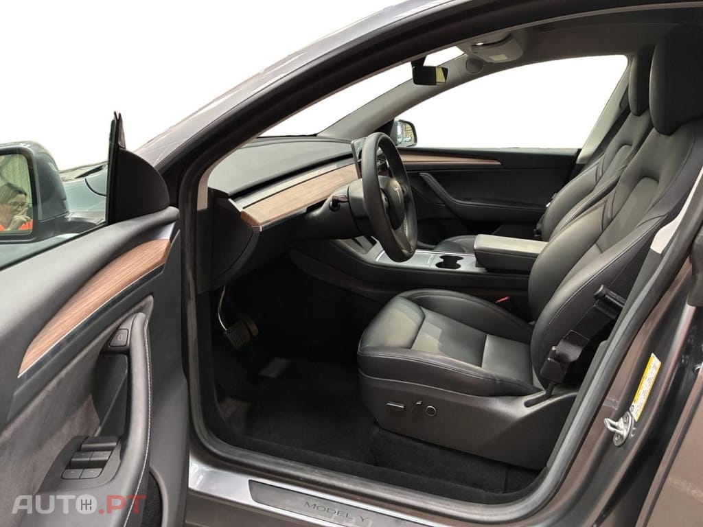 Tesla Model Y Standard RWD