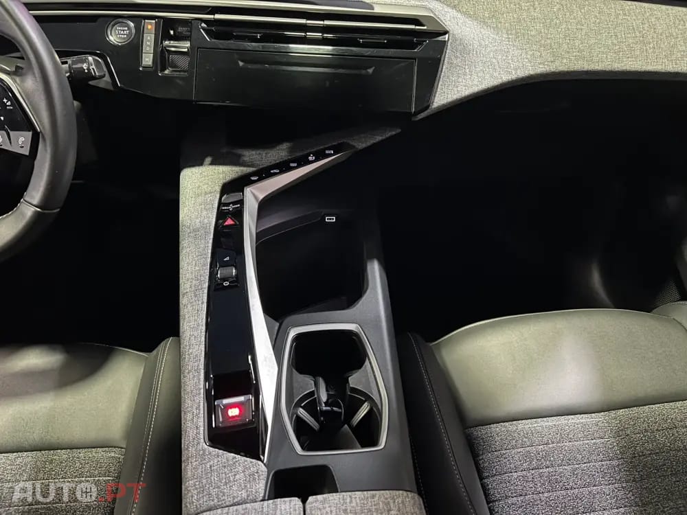 Peugeot 3008 Allure Hybrid e-DCS6