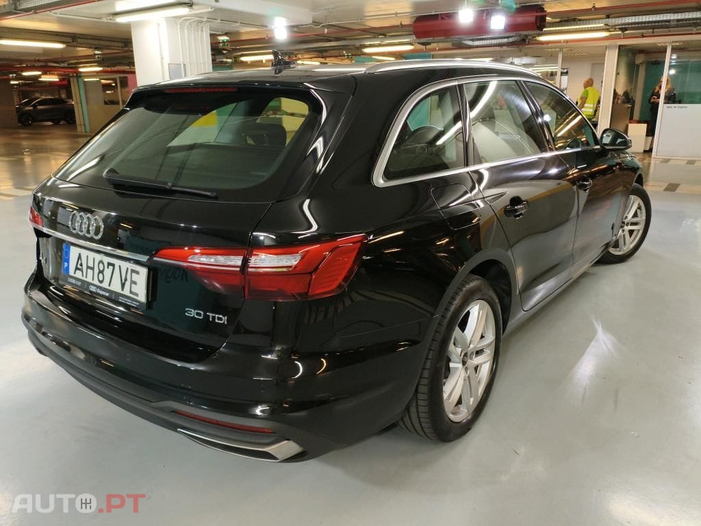 Audi A4 Avant 30 TDI S tronic