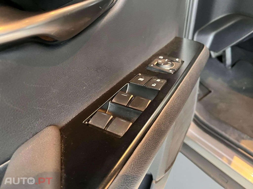 Lexus UX Business