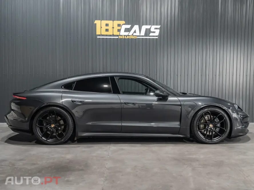 Porsche Taycan 4