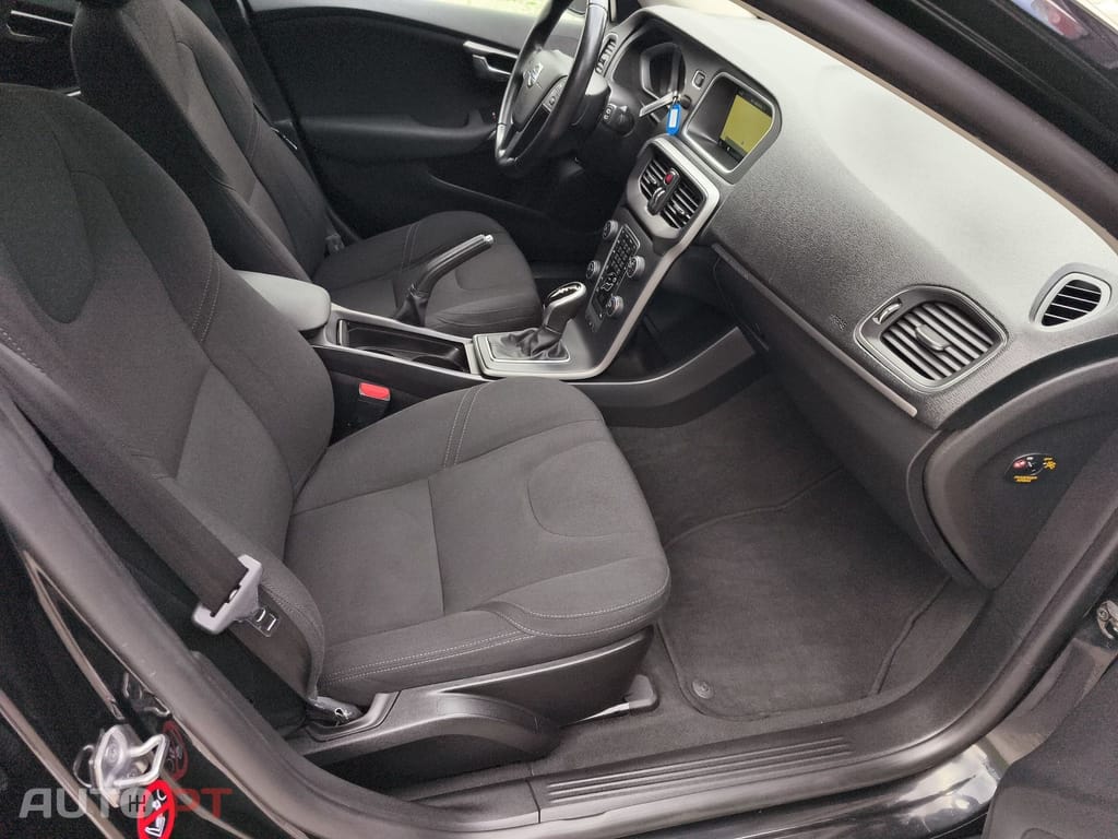 Volvo V40 Cross Country 2.0 D2 Momentum Geartronic