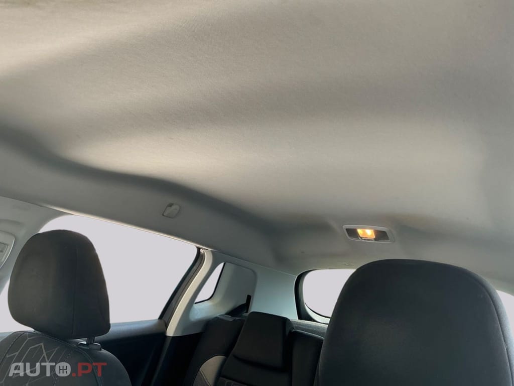 Peugeot 2008 1.2 e-VTi Style