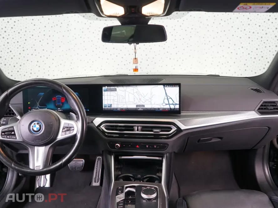 BMW 330 e iPerformance Sport Line