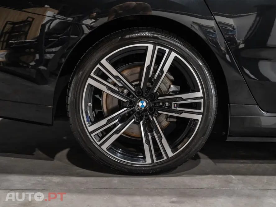 BMW 750 750e xDrive Pack Desportivo M