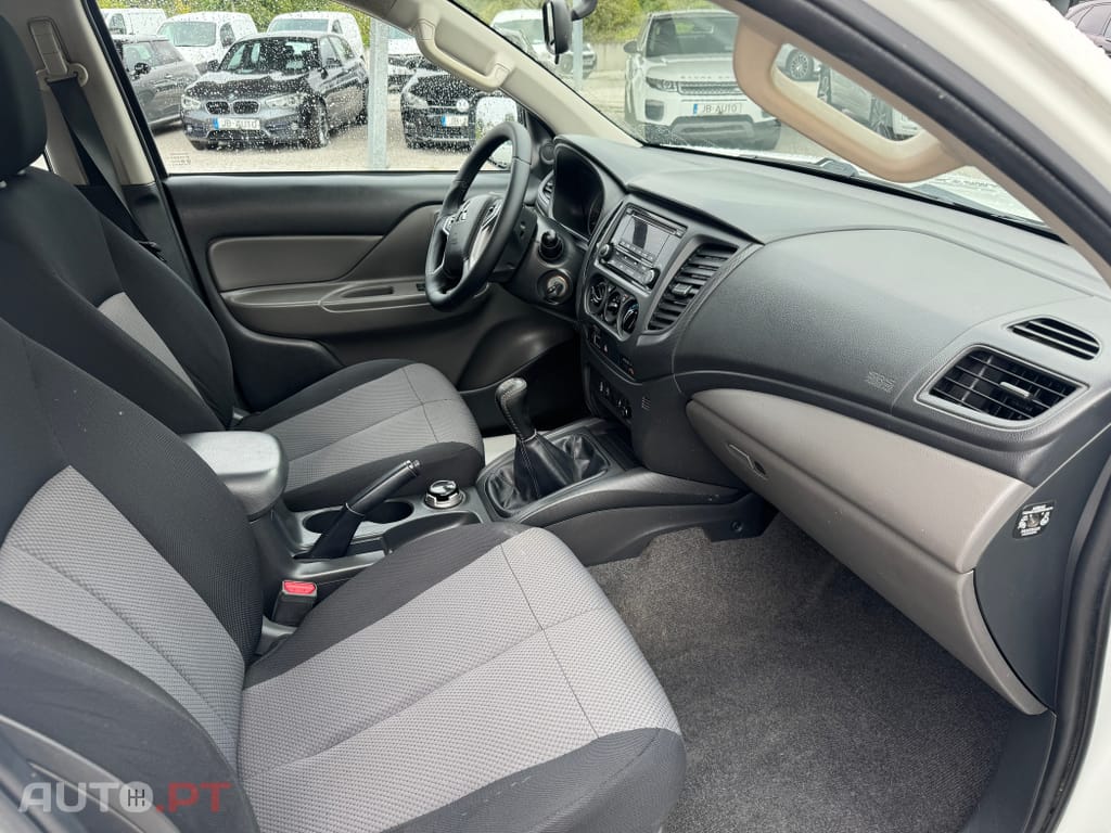 Mitsubishi L200 2.4 DI-D CD Invite 4WD