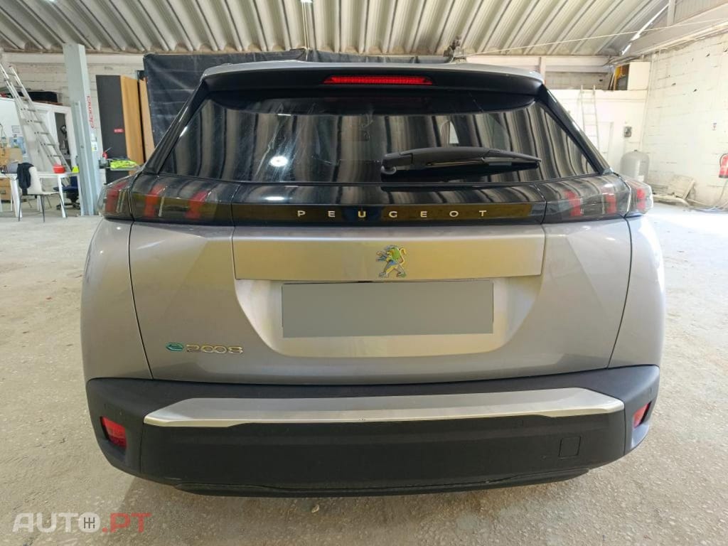 Peugeot E-2008 50 kWh Allure Pack