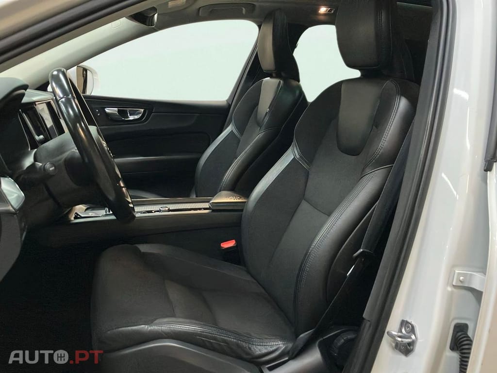 Volvo XC60 2.0 T8 PHEV Momentum AWD