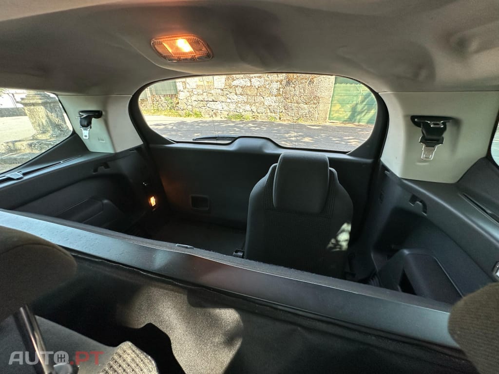 Peugeot 5008 1.6 e-HDi 7L Allure 2-Tronic 113g