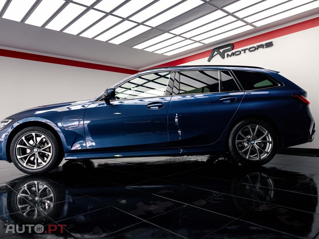 BMW 330 e Touring Line Sport Auto