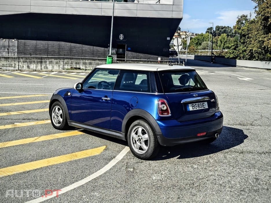 MINI Cooper Cooper D