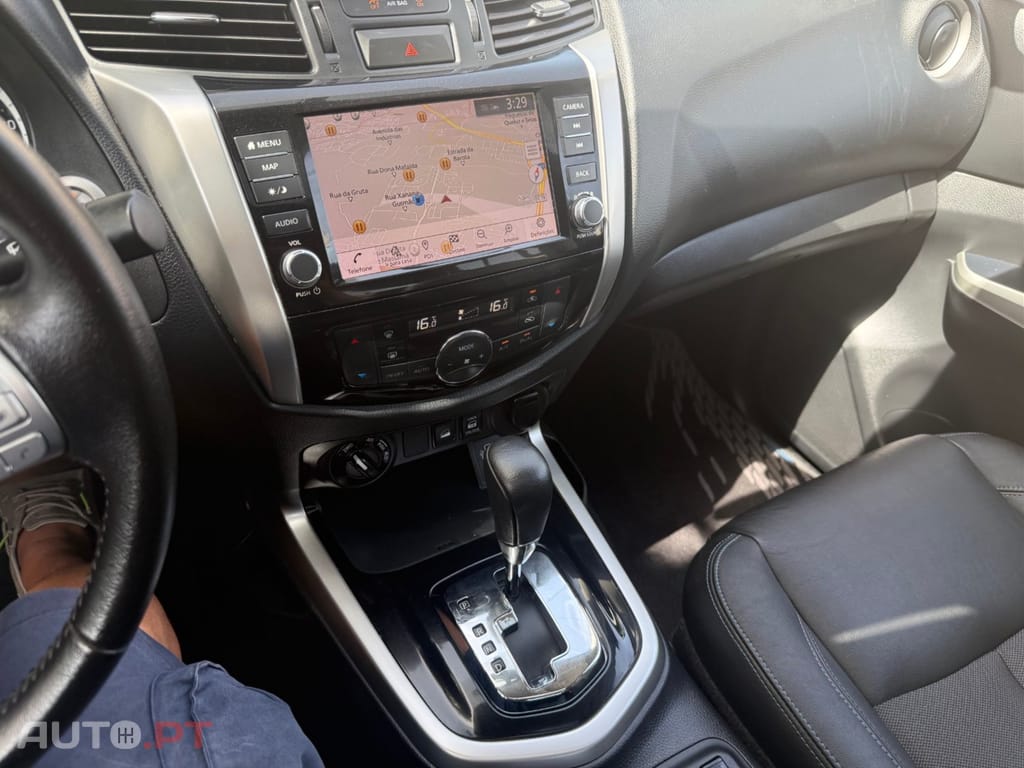 Nissan Navara 2.3 dCi CD 4WD N-Guard Auto — fotografia 9