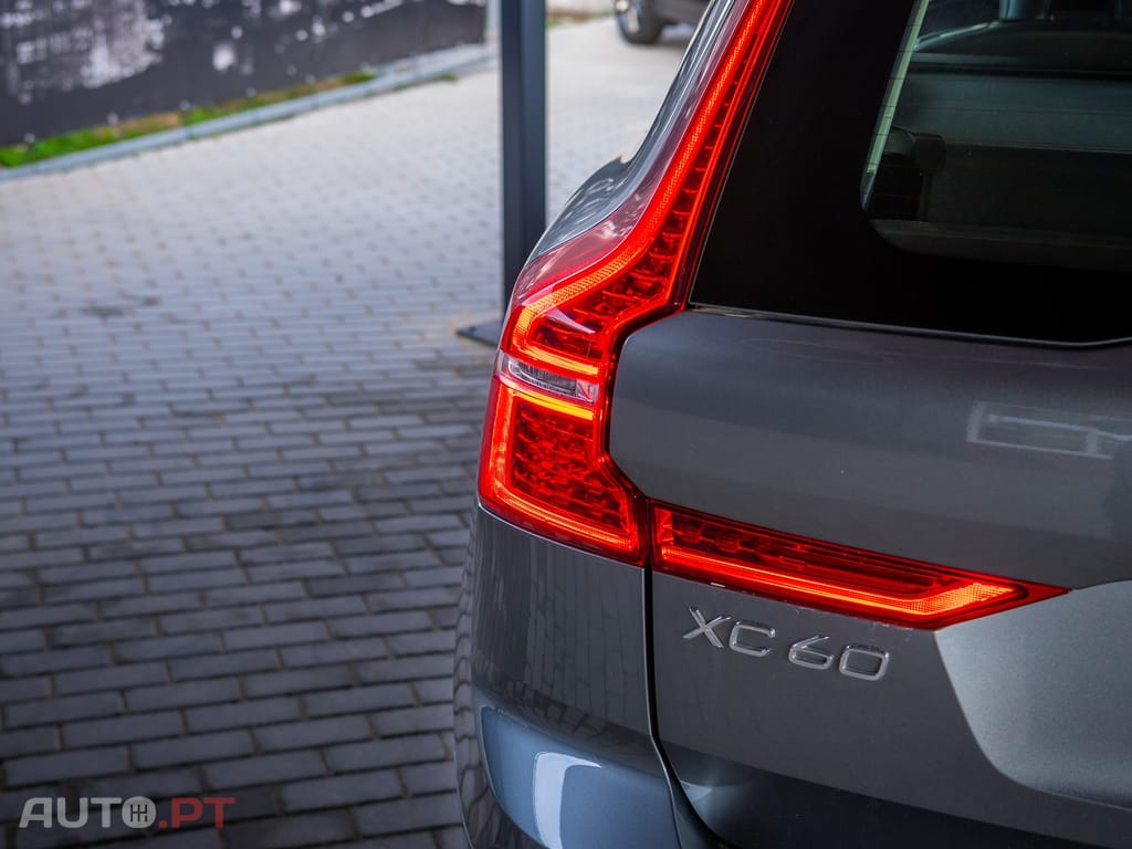 Volvo XC60 2.0 T8 PHEV Momentum Plus AWD