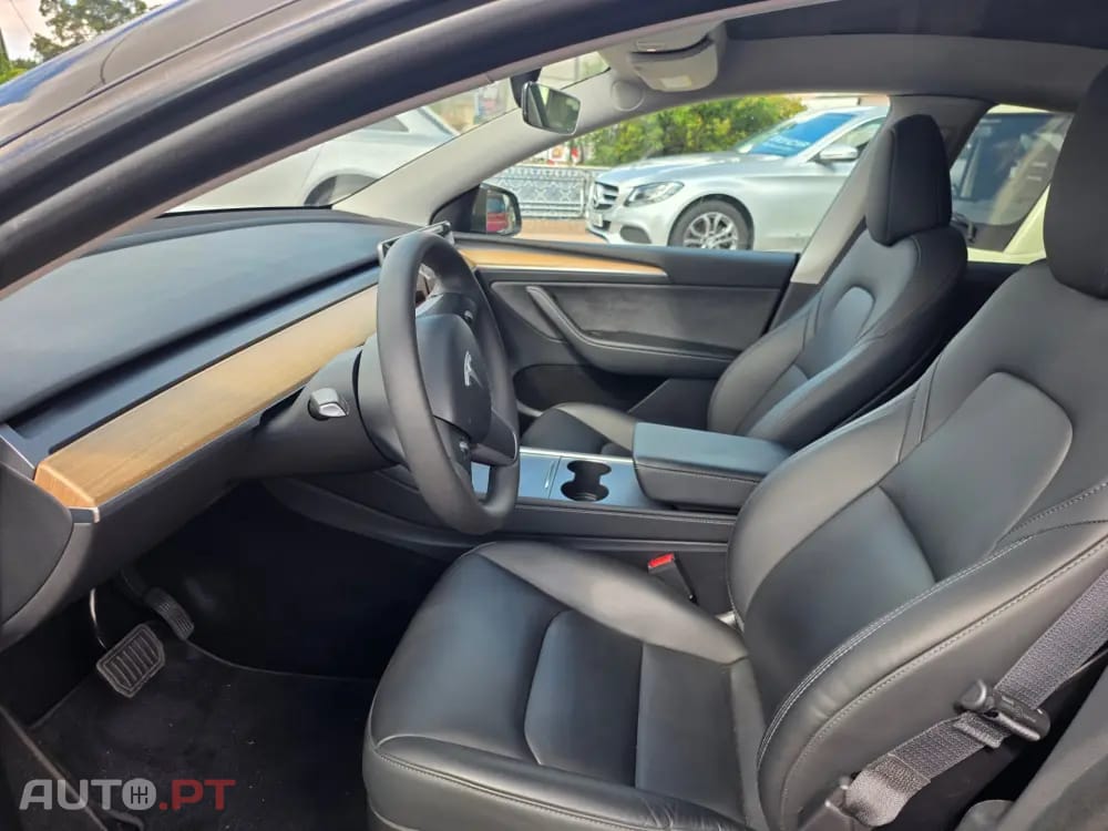 Tesla Model Y RWD