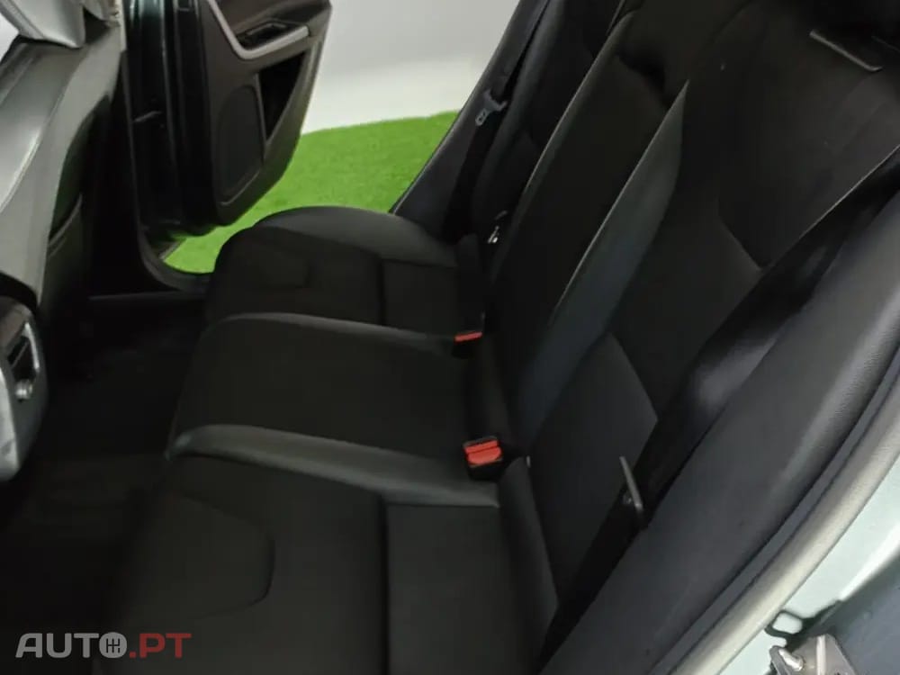 Volvo V60 2.0 D2 R-Design Momentum