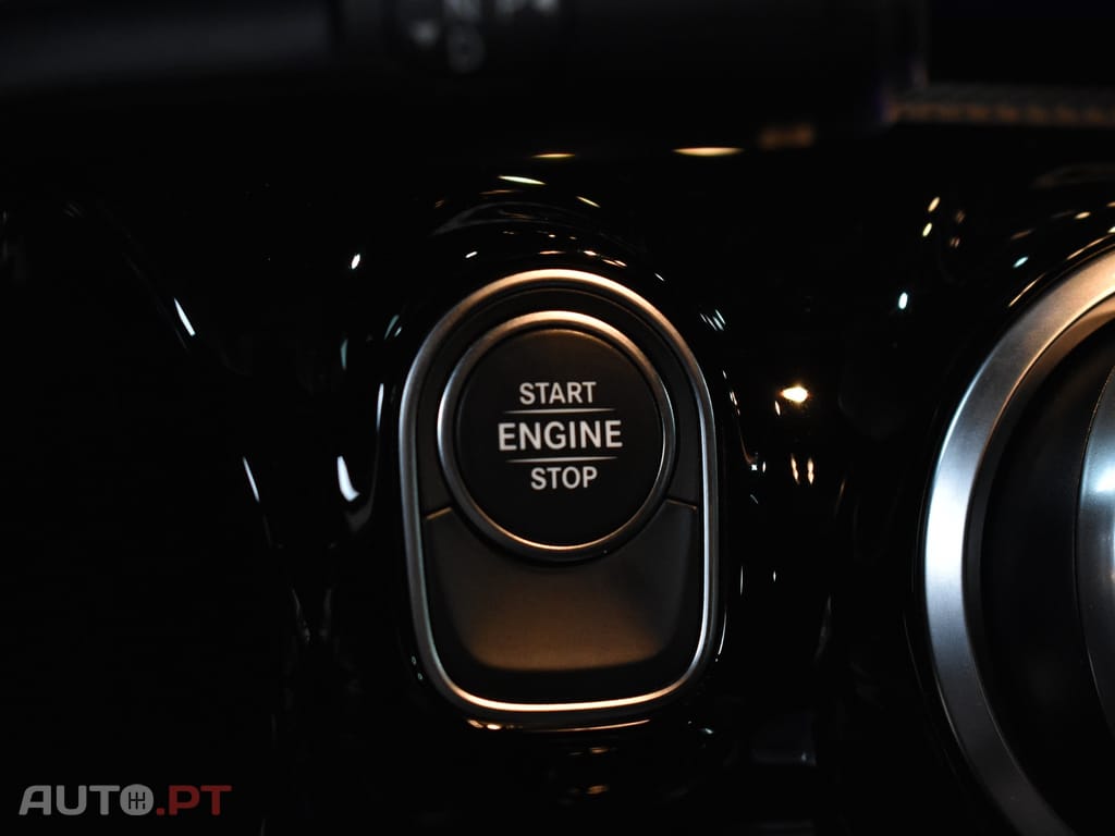 Mercedes-Benz A 250 e 8G-DCT AMG Line