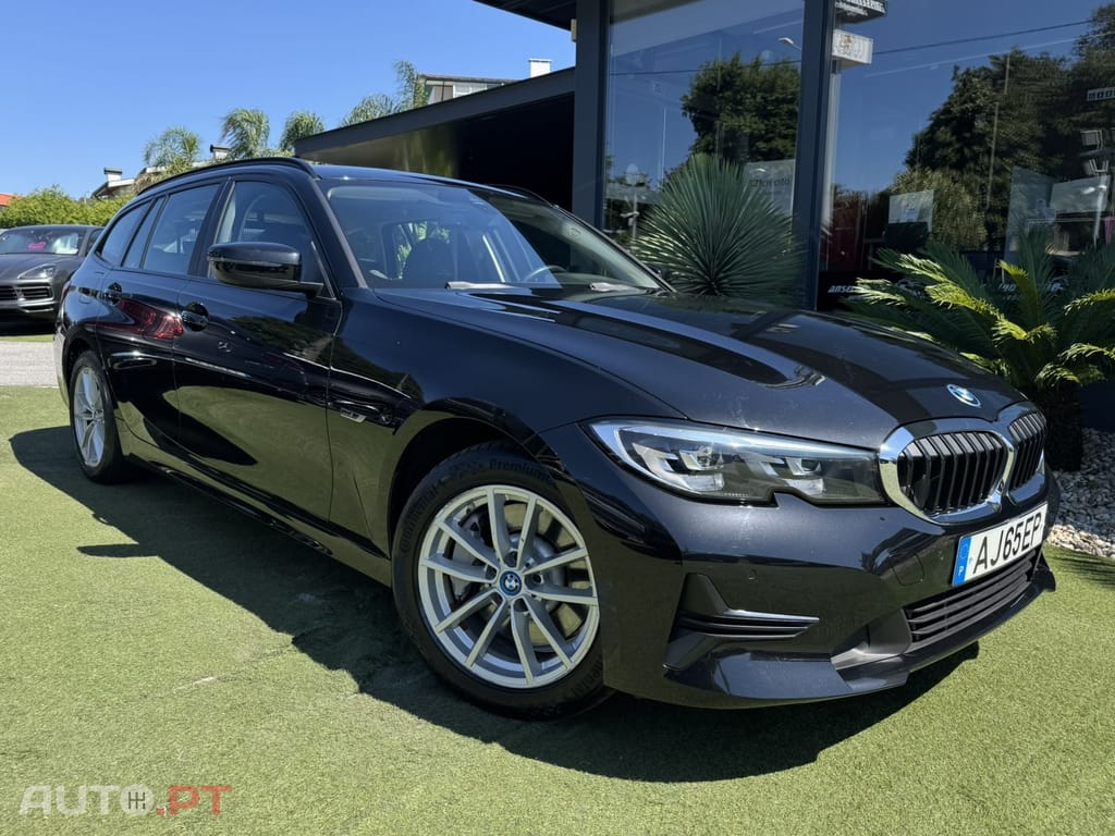 BMW 330 e Touring Auto