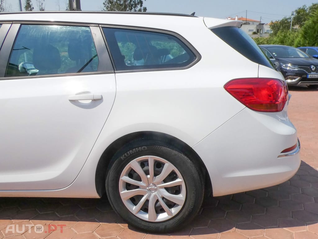 Opel Astra Outro