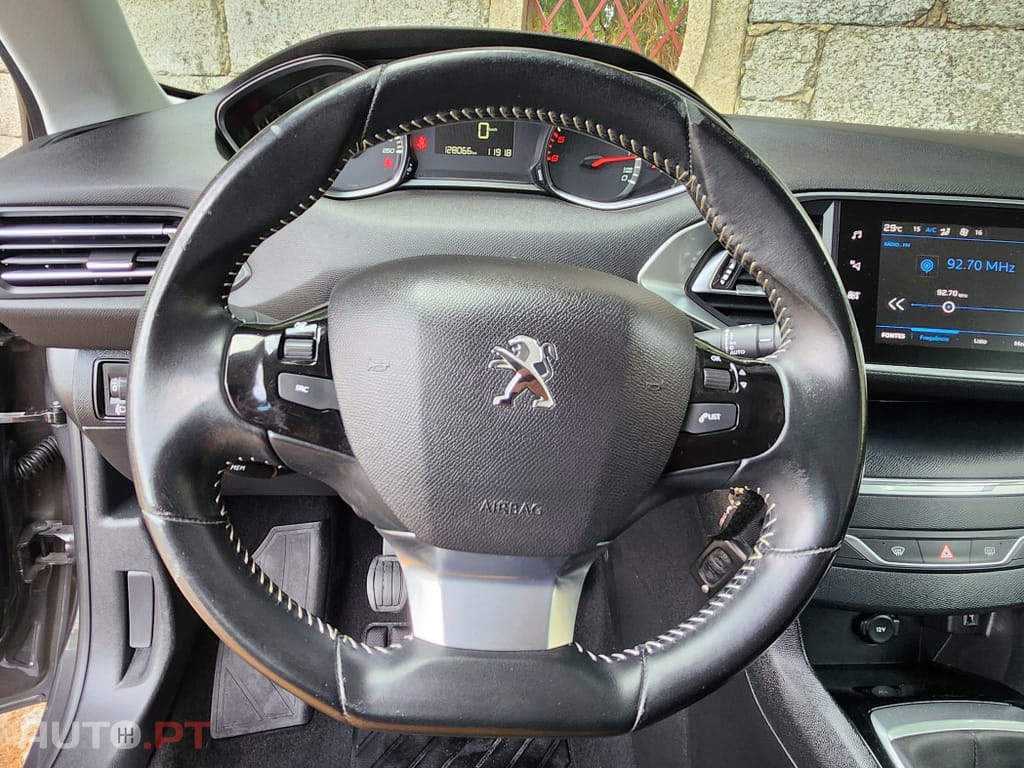 Peugeot 308 1.5 BlueHDi Business Line