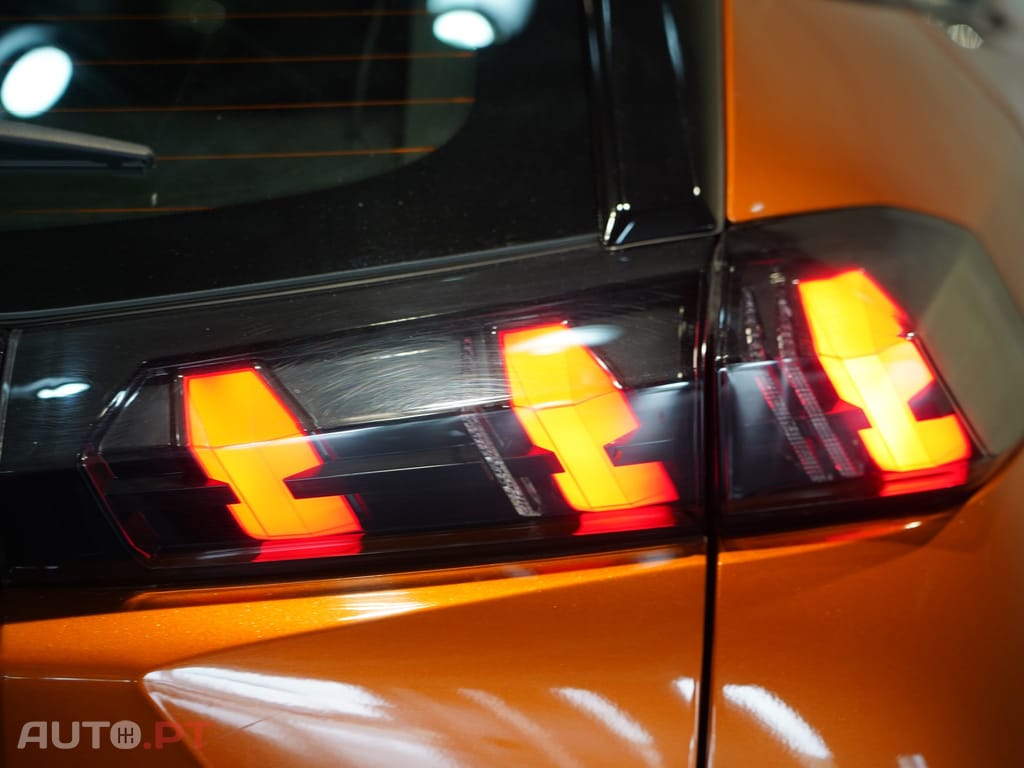 Peugeot E-2008 50 kWh Active