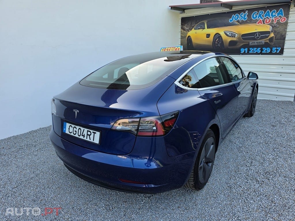 Tesla Model 3 Standard Range Plus RWD — fotografia 3