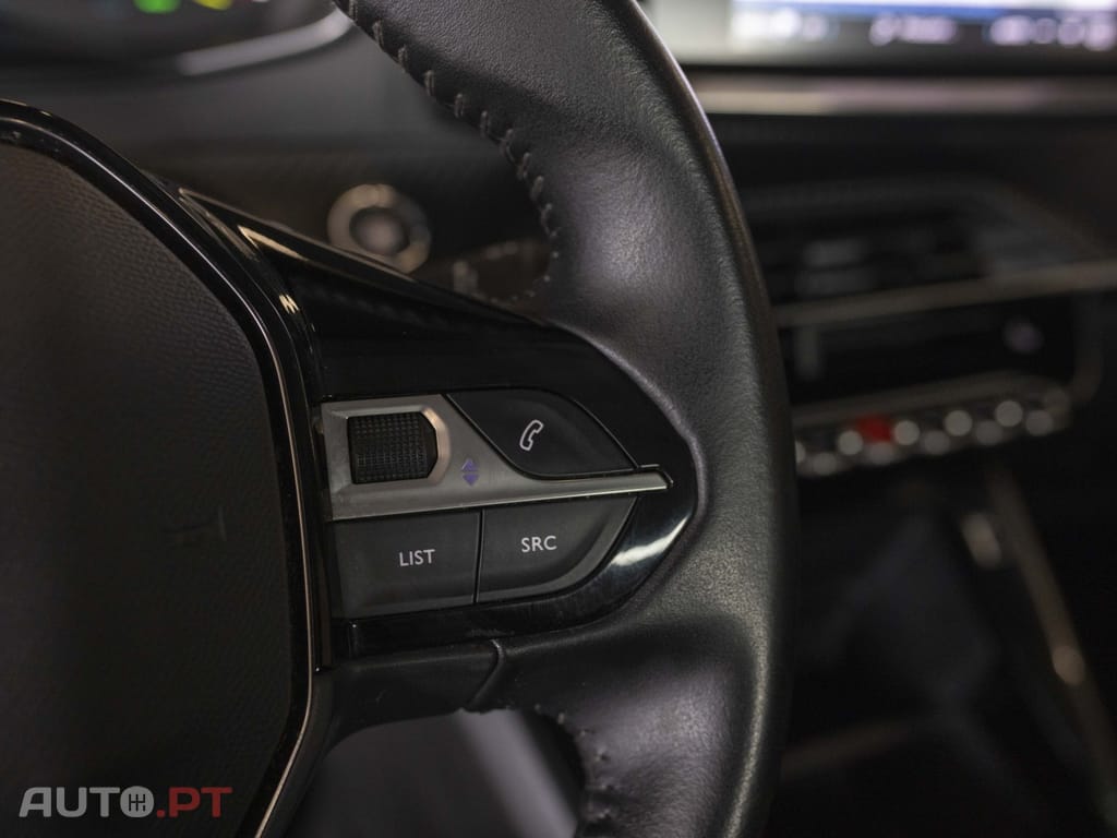 Peugeot E-2008 50 kWh Active