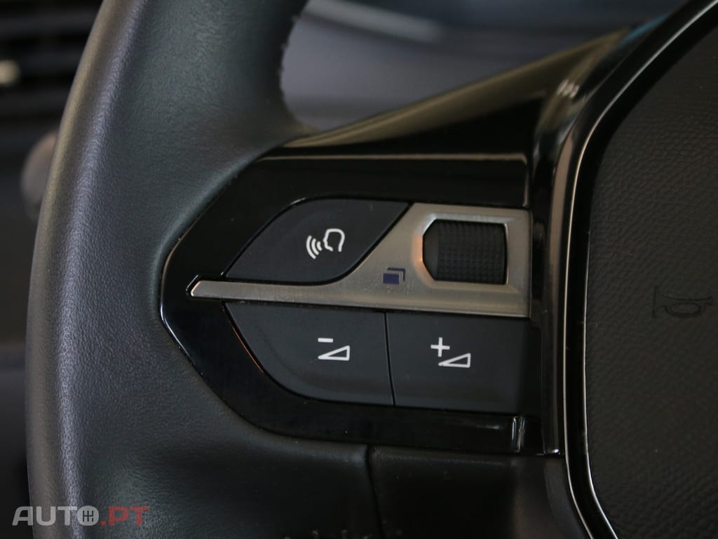 Peugeot E-208 50 kWh Allure Pack