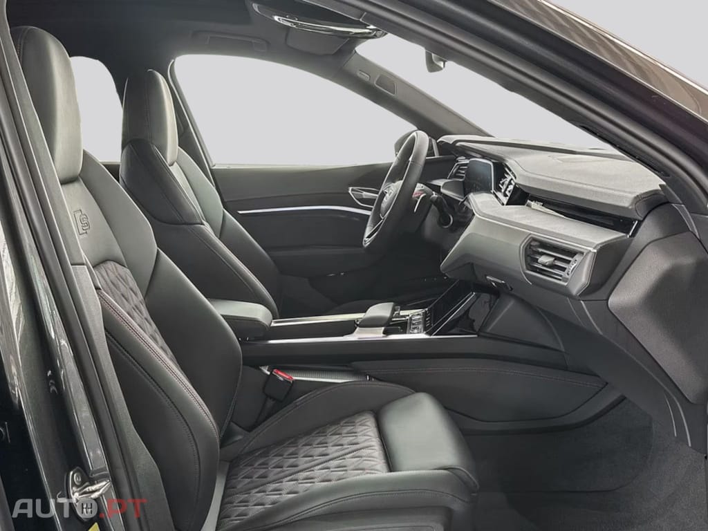 Audi Q8 E-Tron I.V.A DEDUTIVEL 55 S line 