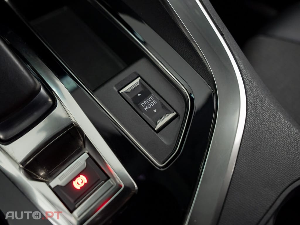 Peugeot 3008 1.6 Hybrid Allure Pack e-EAT8