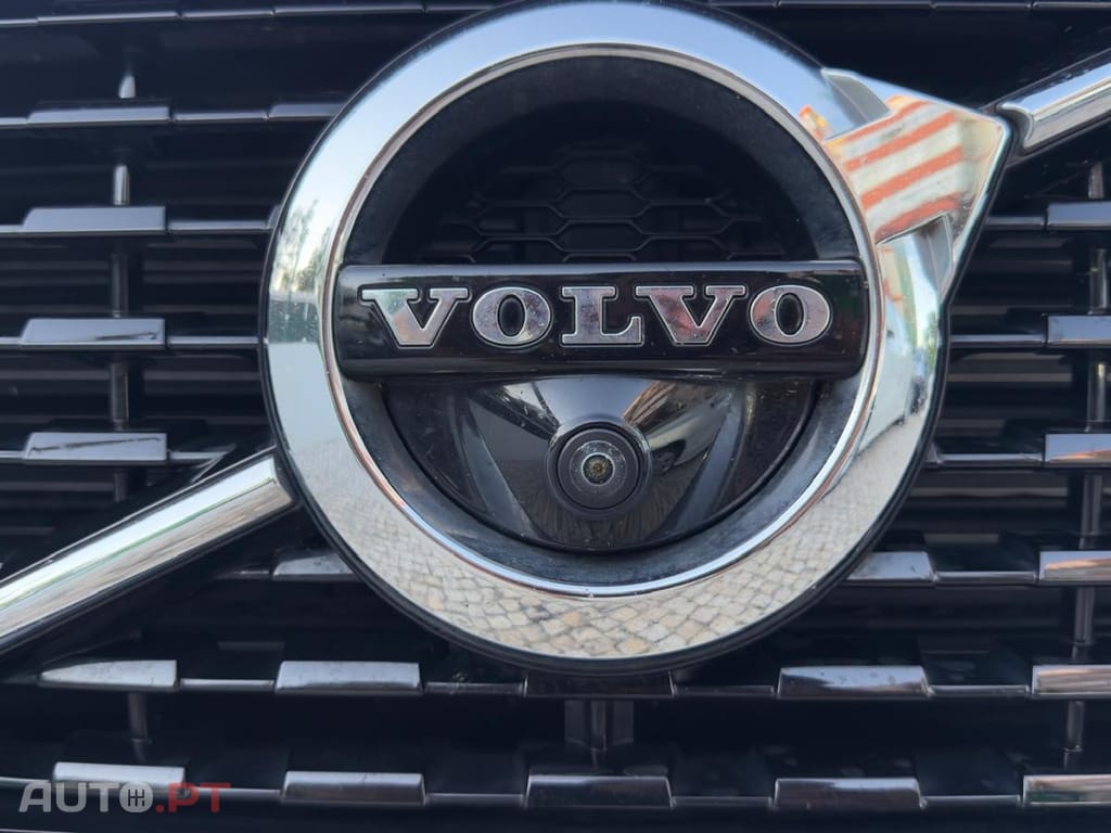 Volvo XC60 2.0 T6 PHEV R-Design AWD