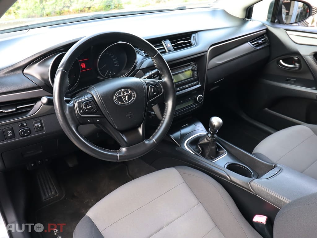 Toyota Avensis Touring Sports 1.6 D-4D Comfort