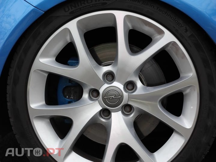 Opel Corsa 1.6 Turbo OPC