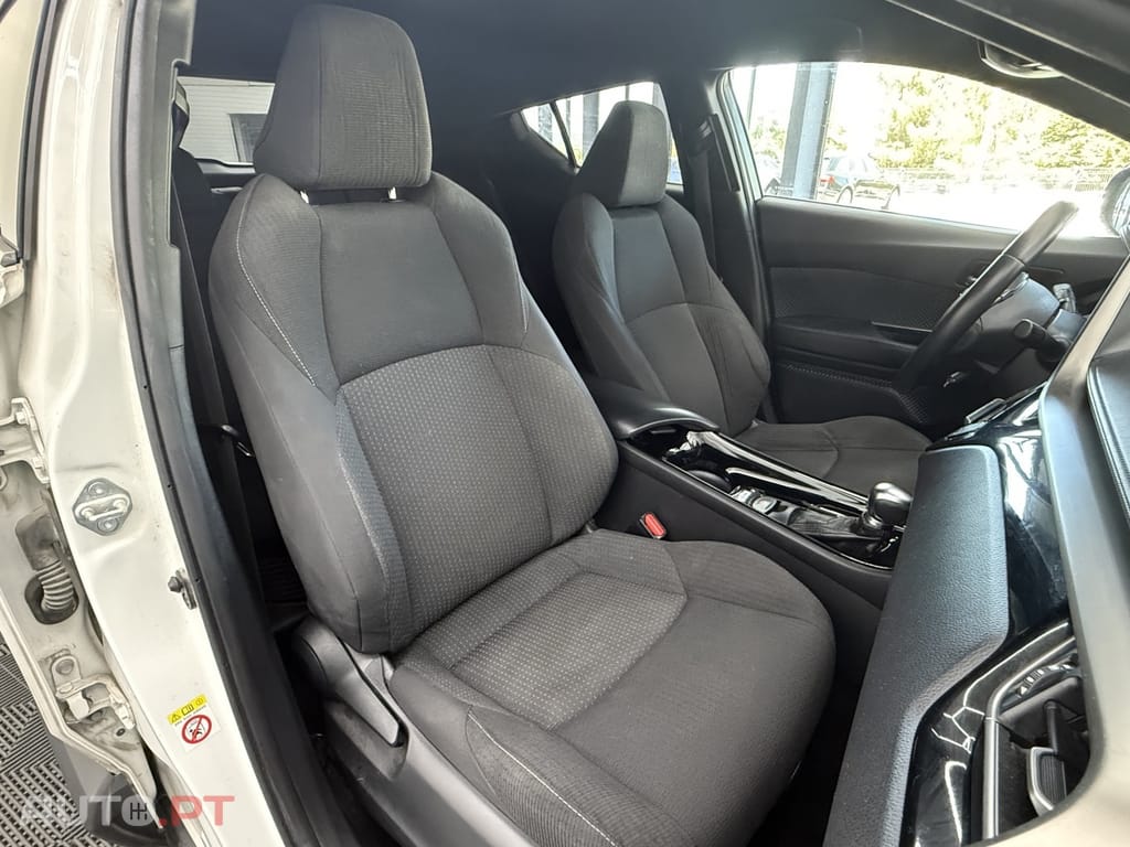 Toyota C-HR 1.8 Hybrid Square Collection