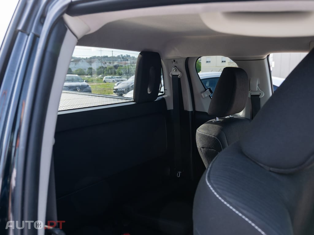 Toyota Hilux 2.4 D-4D 4WD CD Tracker S CA