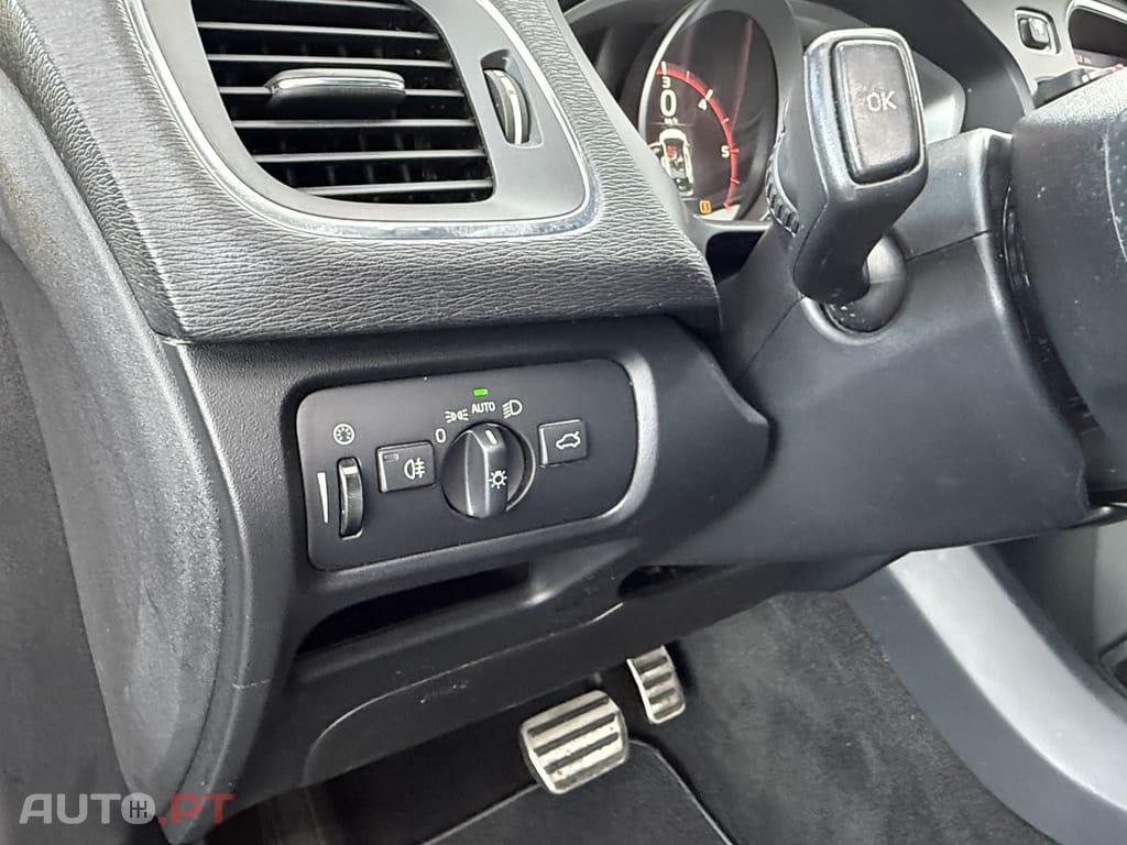 Volvo V40 2.0 D2 R-Design Momentum Geartronic