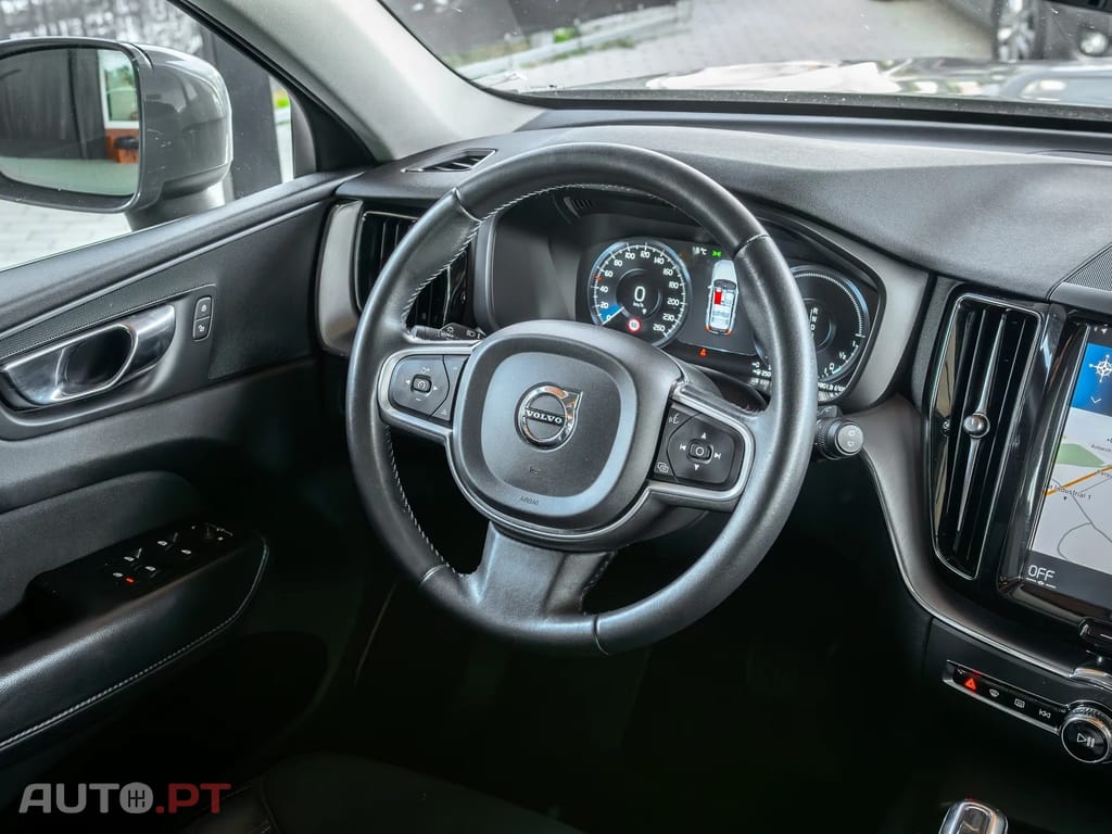 Volvo XC60 2.0 T8 PHEV Momentum Plus AWD
