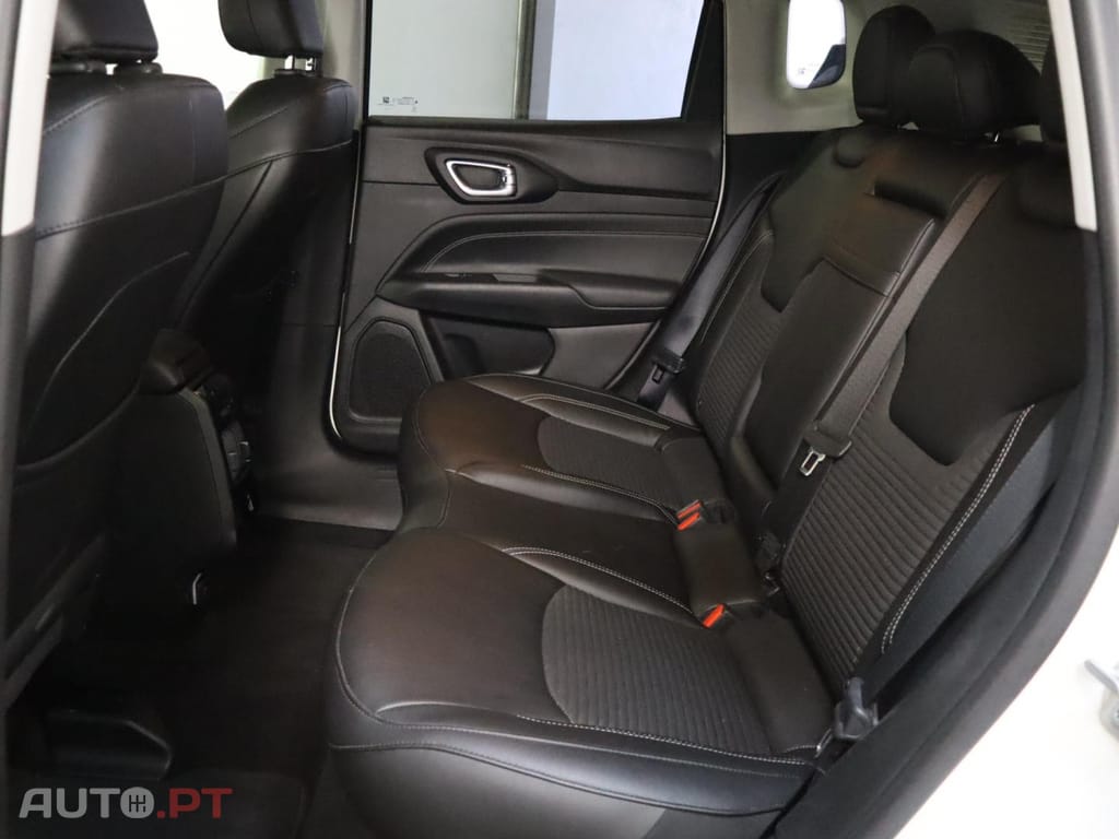 Jeep Compass 1.3 T Night Eagle